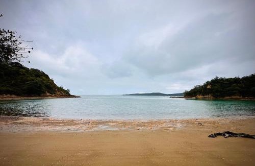 Surfdale Casa | Black Cottage - Stay Waiheke