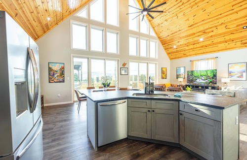 Canaan Valley Casa | Black Diamond-New Build, Ski, Hot Tub, Views, BBQ, EV & AC