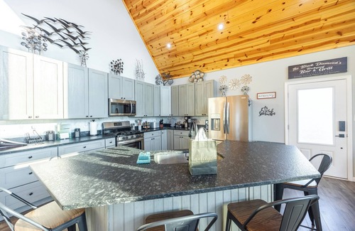 Canaan Valley Casa | Black Diamond-New Build, Ski, Hot Tub, Views, BBQ, EV & AC