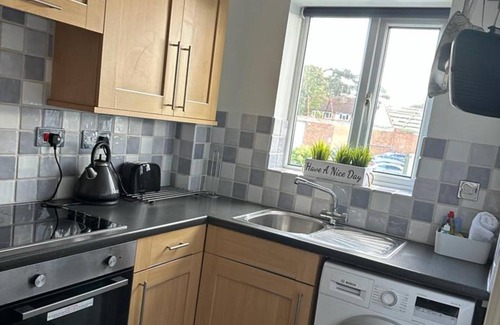 Dunstable Apartamento | Black Door MALT-Huku Kwetu (Dunstable)