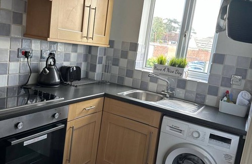 Dunstable Apartamento | Black Door MALT-Huku Kwetu (Dunstable)