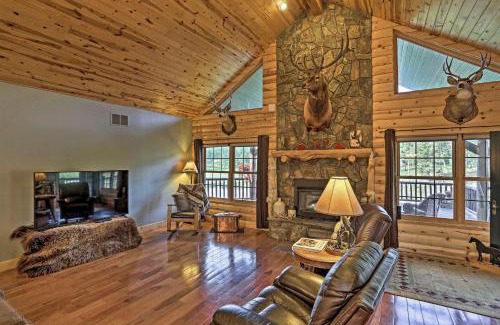 Custer Casa | Black Hills Cabin Hot Tub, Fishing Pond and Deck