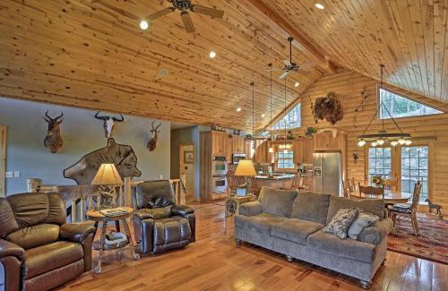 Custer Casa | Black Hills Cabin Hot Tub, Fishing Pond and Deck