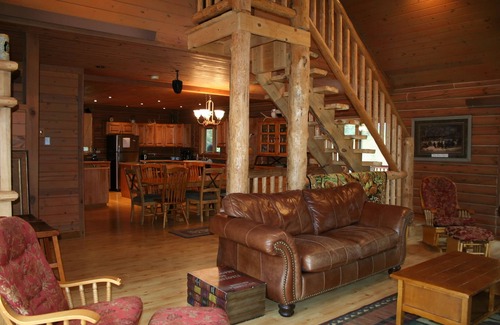 Nemo Casa | Black Hills Diamond Dale Vacation Log Home Cabaña