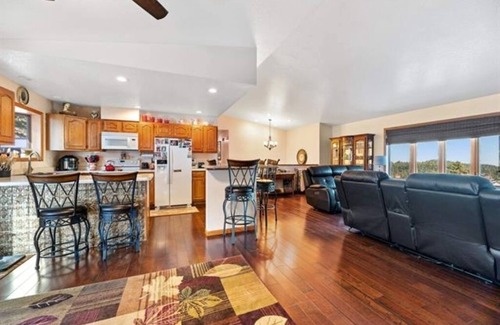 Deadwood Casa | Black Hills Mountain View Manor 3 Bedroom/2 Bath