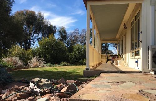 Orroroo Casa | Black Jack Get-A-Way "Magpies Nest"