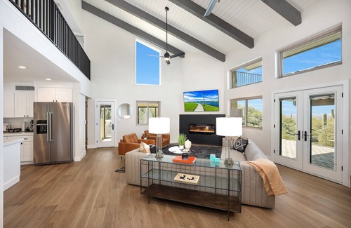 Surrey Hills Casa | Black Mountain Gem! Designer Completely Renovated!