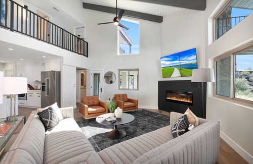 Surrey Hills Casa | Black Mountain Gem! Designer Completely Renovated!