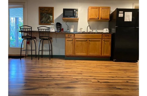 Black Mountain Apartamento | Black Mountain Private guest suite. One mile to Black Mt Pet Friendly.
