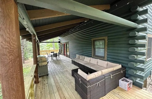 Black Mountain Cabina | Black Mountain Retreats - Two Cabins & Game Room