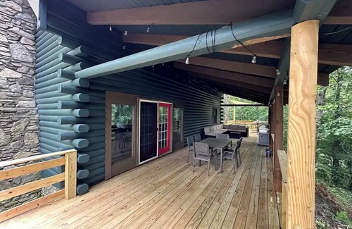 Black Mountain Cabina | Black Mountain Retreats - Two Cabins & Game Room