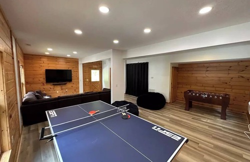 Black Mountain Cabina | Black Mountain Retreats - Two Cabins & Game Room