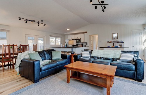 Black Mountain Casa | Black Mountain Retreat! Pool/HotTub/Games/FirePit