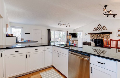 Black Mountain Casa | Black Mountain Retreat! Pool/HotTub/Games/FirePit