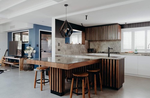 Belongil Casa | Black on Belongil - Situated in the sought after Belongil Beach Village.