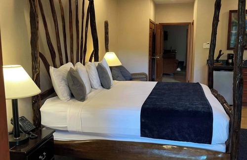 Burrell Boom Cabina | Black Orchid Resort