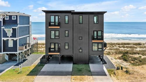 Oak Island Casa | Black Pearl