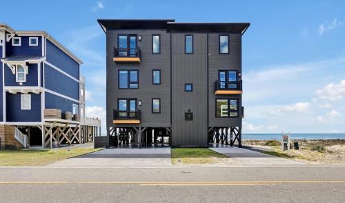 Oak Island Casa | Black Pearl