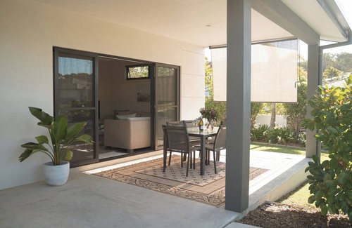 Pottsville Cabaña | Black Rocks 2BR Beachside Granny Flat by uHoliday