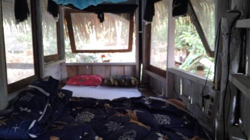 Ranong Otro | Black sand Gypsea Home Little Bay Kohchang Ranong