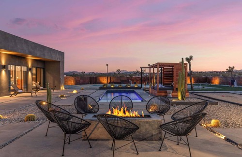 Joshua Tree Casa | BLACK SKY HOUSE (Pool/Spa/BocceBall/EV Charger)