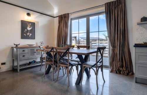 Twizel Casa | Black Stilt Cottage, luxury stay in Twizel
