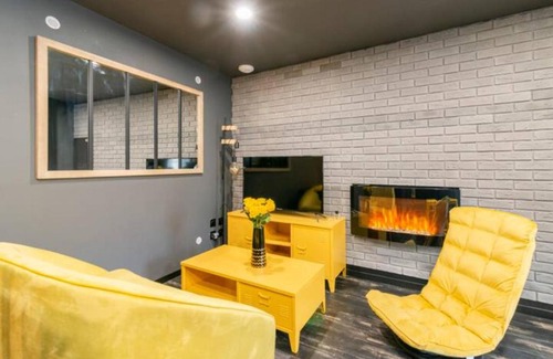 Angouleme Apartamento | Black & y'hello T2 : WIFI/PARKING/5' centre-ville