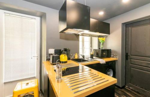 Angouleme Apartamento | Black & y'hello T2 : WIFI/PARKING/5' centre-ville