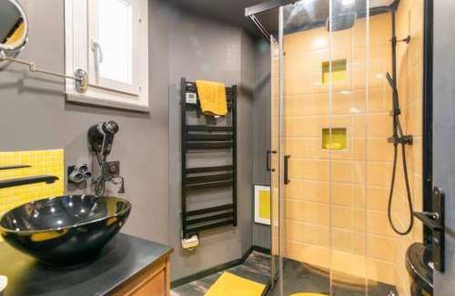 Angouleme Apartamento | Black & y'hello T2 : WIFI/PARKING/5' centre-ville