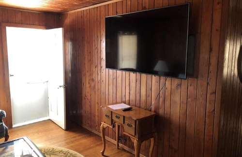 Kitty Hawk Casa | BlackBeard's Retreat - Historic and Pet Friendly cottage