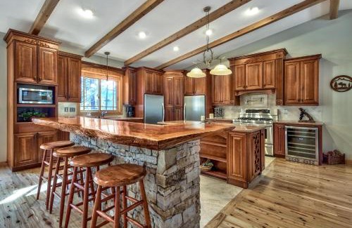 Tahoe Paradise Casa | Blackfoot Luxury Retreat - Hot Tub Pool Table Pets Deck