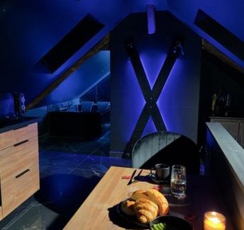 Belfort Apartamento | BlackRoom - Balnéo - Ciel étoilé