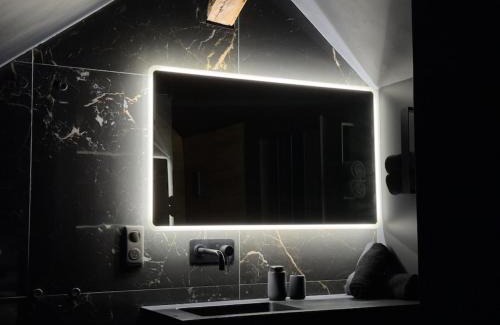 Belfort Apartamento | BlackRoom - Balnéo - Ciel étoilé