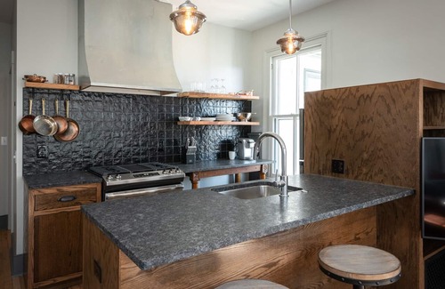Belmont Apartamento | Blacksmith Apartment| Lux Extended Stay in Belmont