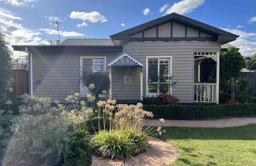 Traralgon Casa | BLACKSMITHS LANE 2 BEDROOM Gorgeous ultra clean 2 Bedroom/2 Bathroom cottage.