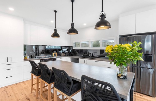 Blairgowrie Casa | Blair Rise - large 6 bedroom home with solar heating swimming pool