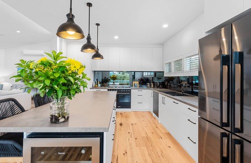 Blairgowrie Casa | Blair Rise - large 6 bedroom home with solar heating swimming pool
