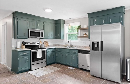 Clarksville Casa | Blakemore House | Sleeps 7+ | Pet-Friendly Big Yard Near Fort Campbell & Downtown