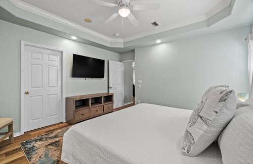 Avalon Beach Estates Casa | Blanc Bao With Pool And Pickleball