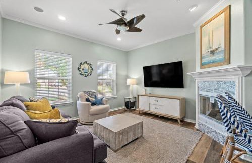 Avalon Beach Estates Casa | Blanc Bao With Pool And Pickleball