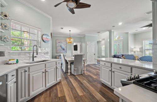Avalon Beach Estates Casa | Blanc Bao With Pool And Pickleball