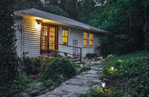 Asheville Cabaña | Mezcla ciudad y país en Lucky W Cottage