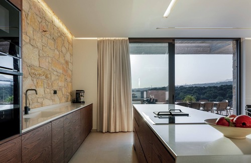 Gerani Villa | Blending Modern Architecture with the Calm of Nature: by etouri
