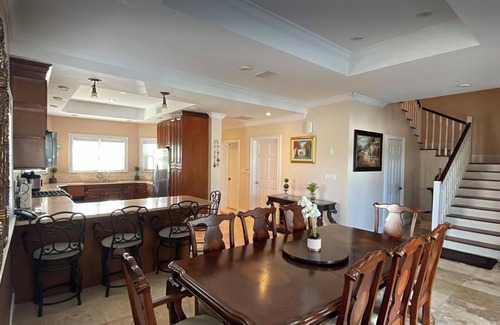 Nassau Casa | Blessings: 4-bedroom townhome in awesome Nassau with WiFi, AC, fitness equipment