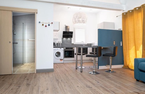 Pernes-les-Fontaines Apartamento | Bleu PAP'S