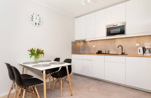 West Pomeranian Voivodeship Apartamento | Apartamento Blizej Morza 14/11 con dormitorio y balcón.