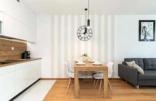 West Pomeranian Voivodeship Apartamento | Apartamento Blizej Morza 14/10 con dormitorio y balcón.