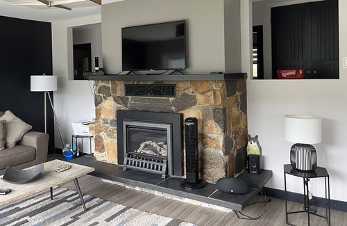 Blind Bay Casa | BLIND BAY BEACH HOUSE - Front Row Lake Views and Steps Away From the Water!