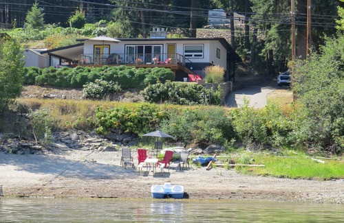 Blind Bay Casa | BLIND BAY BEACH HOUSE - Front Row Lake Views and Steps Away From the Water!