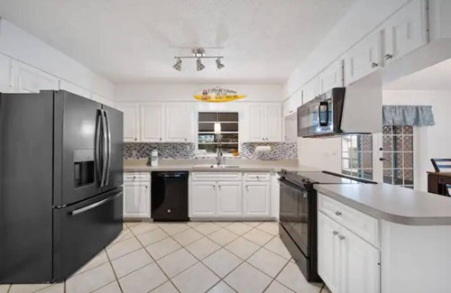 Memphis Casa | Bliss By The Bay* Heated Pool Home w/ Playground
